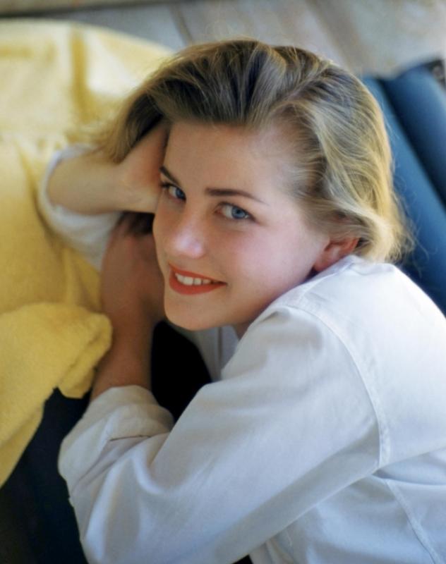 Dolores Hart. Dolores Hart.