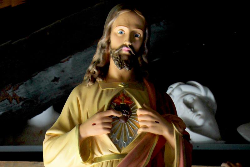 Tra sacro e profano Tra sacro e profano