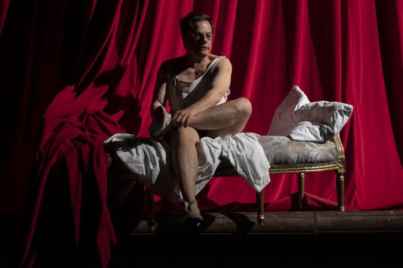 Stanza con compositore...