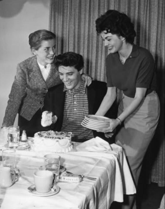 Dolores Hart. Dolores Hart.